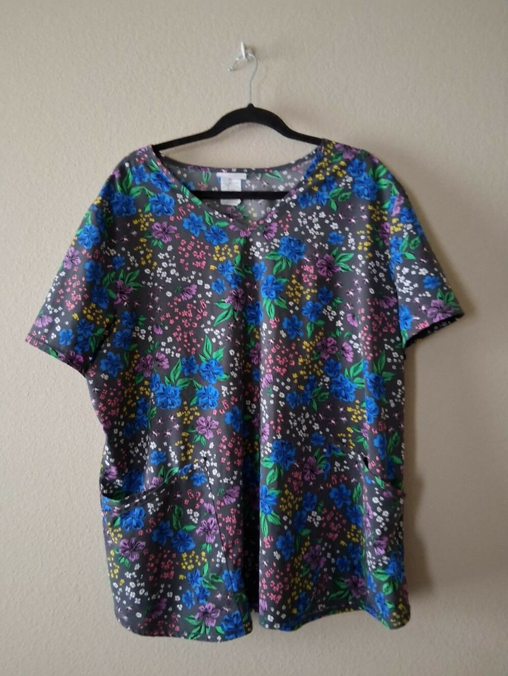Floral V-Neck Women’s Scrubstar Top in Multi-Color 2XL
